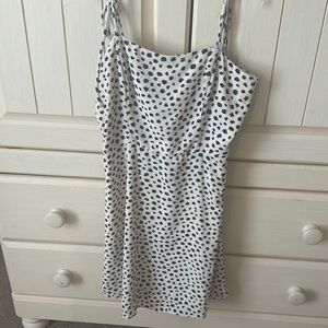 this dress is so cute and it kinda snatches u in the waist.